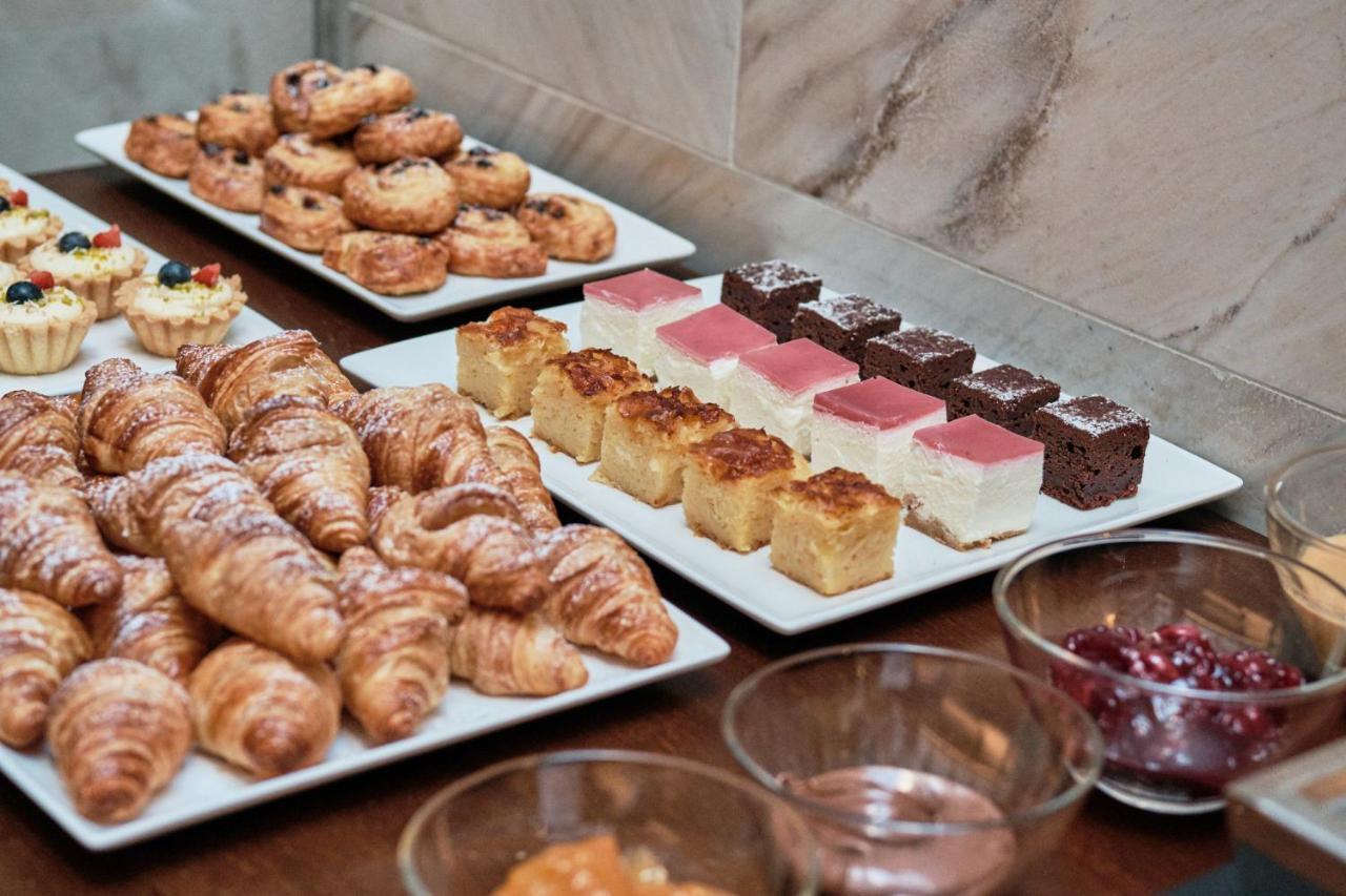 Hotel Stary Krakow Exterior photo A selection of pastries